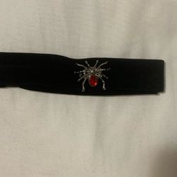 Choker with spider on it