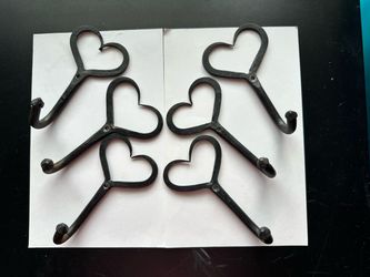 Heart shaped wall hooks