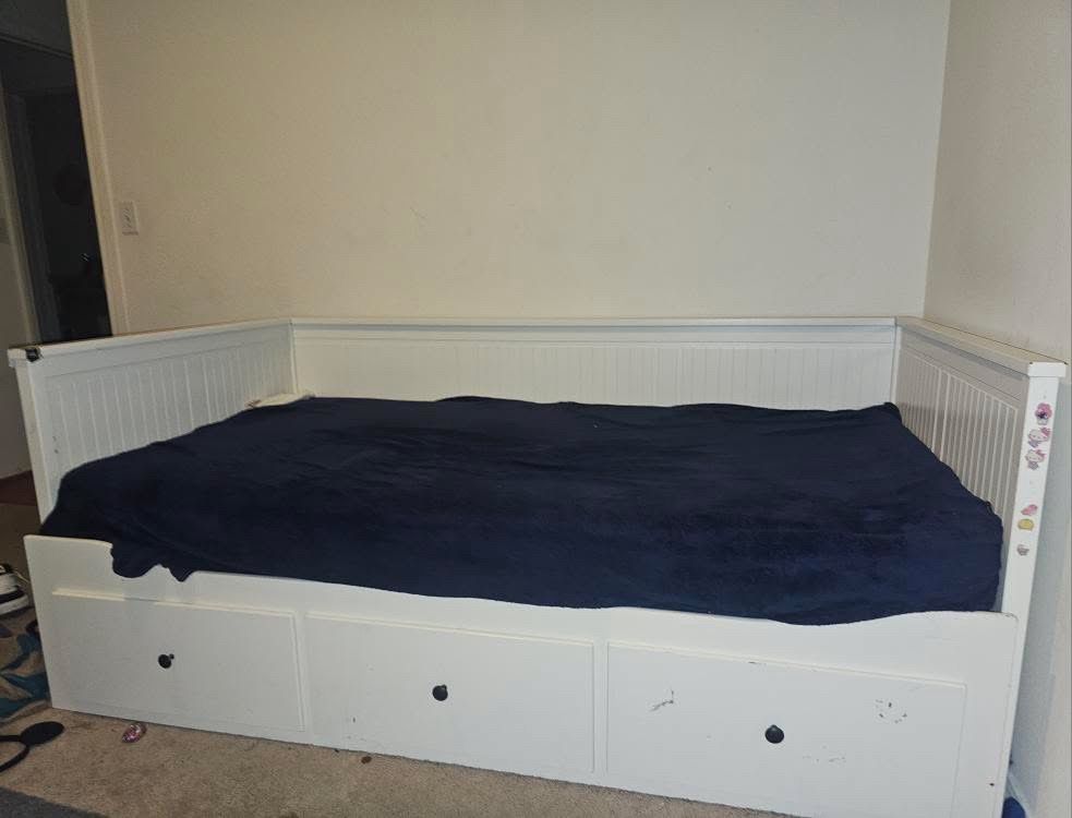 Twin Bed 