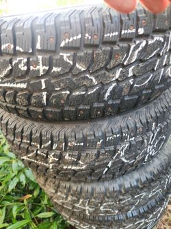245/70/16 matching pair of studded snow tires