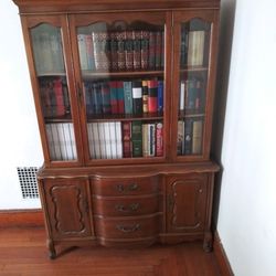China Cabinet/ Hutch