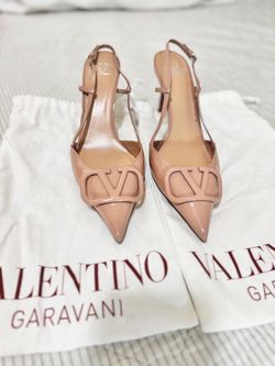Valentino pump