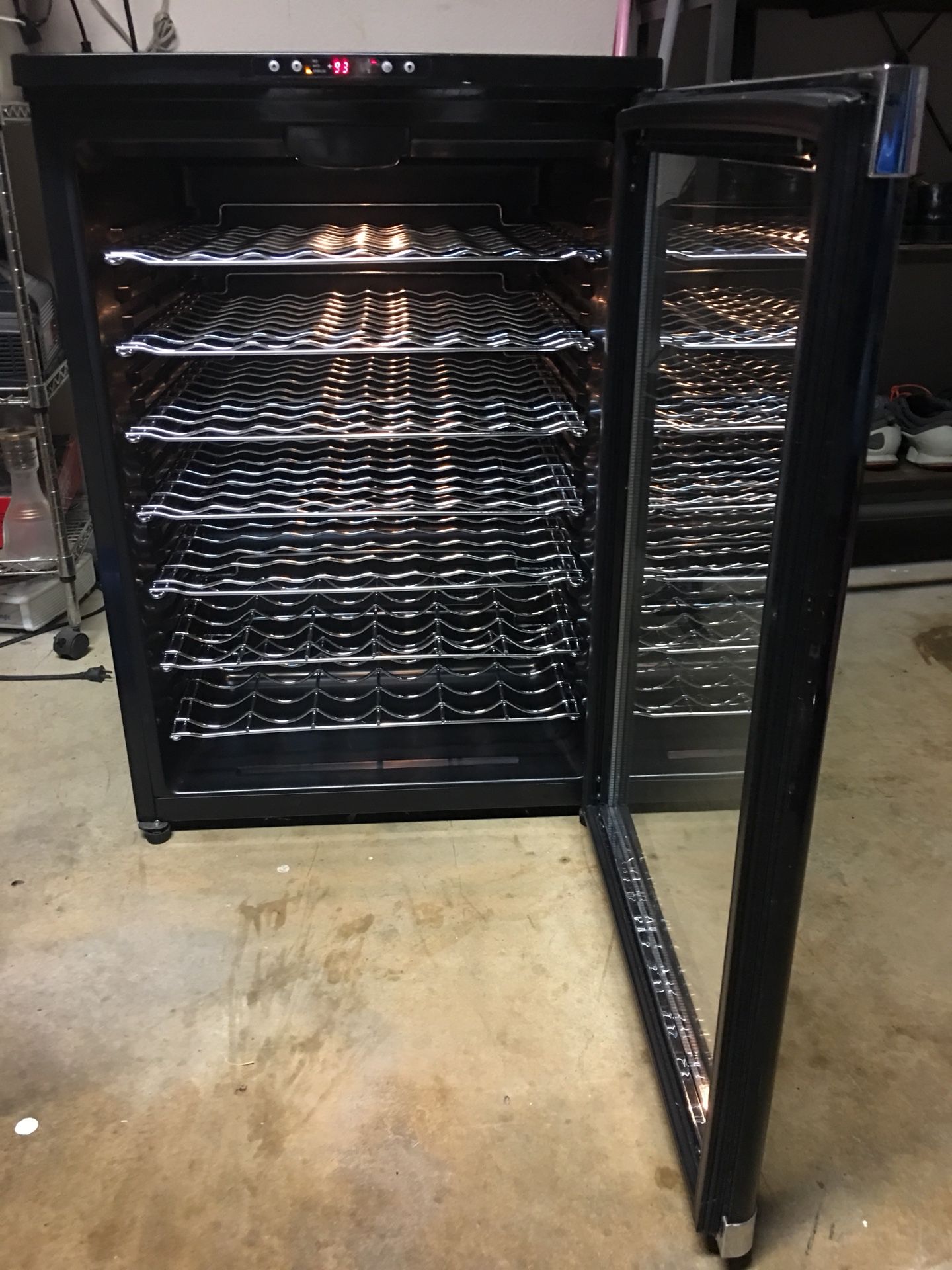 Wine fridge for 56 bottles Avanti WC600CL/WC601CL