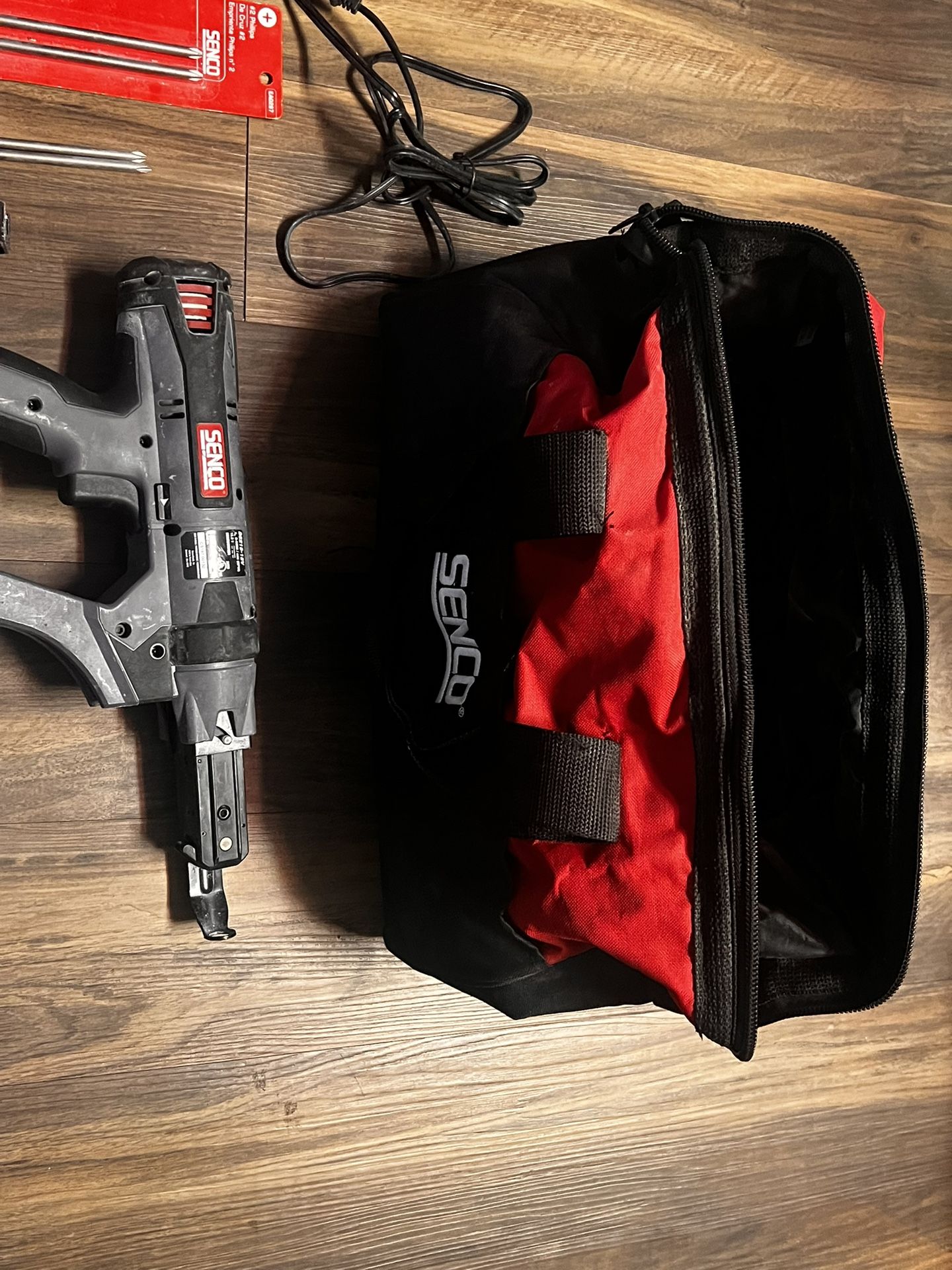 Senco 18V Auto-Feed Screwgun Kit – 2 Batteries + Bag