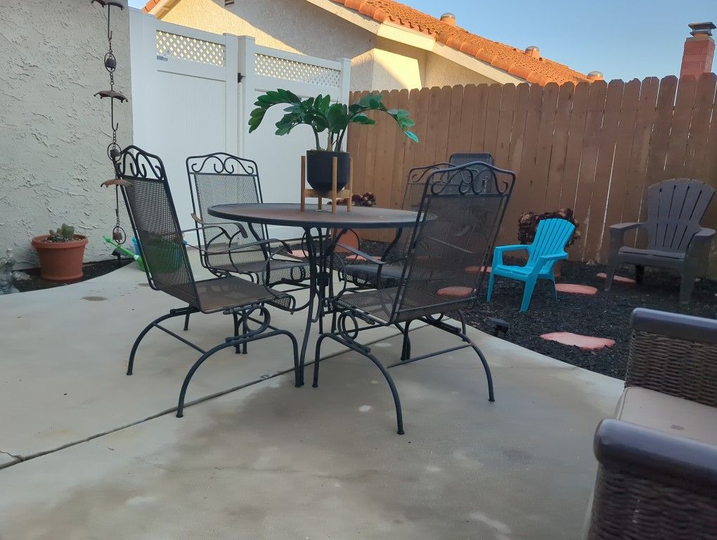 Iron Table With 4 Chairs that Rock
