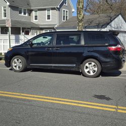 Toyota Sienna 2015 Clean Title, Black color 