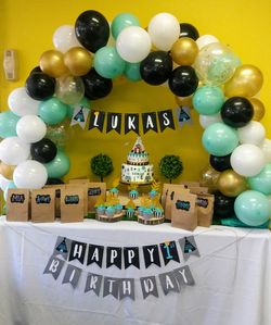 Tabletop balloon arch