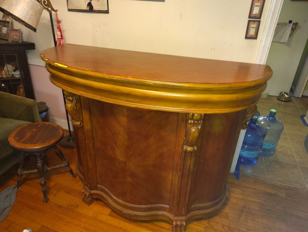 Wooden Bar With Stools