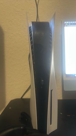 Ps5 disc v w turtle beach head phones barley used and controller
