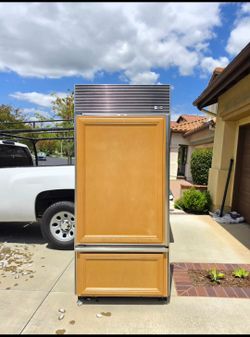 Sub-Zero 650/F Built-In Refrigerator Freezer w/ Custom Panels