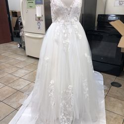 Wedding Gown With Detachable Train