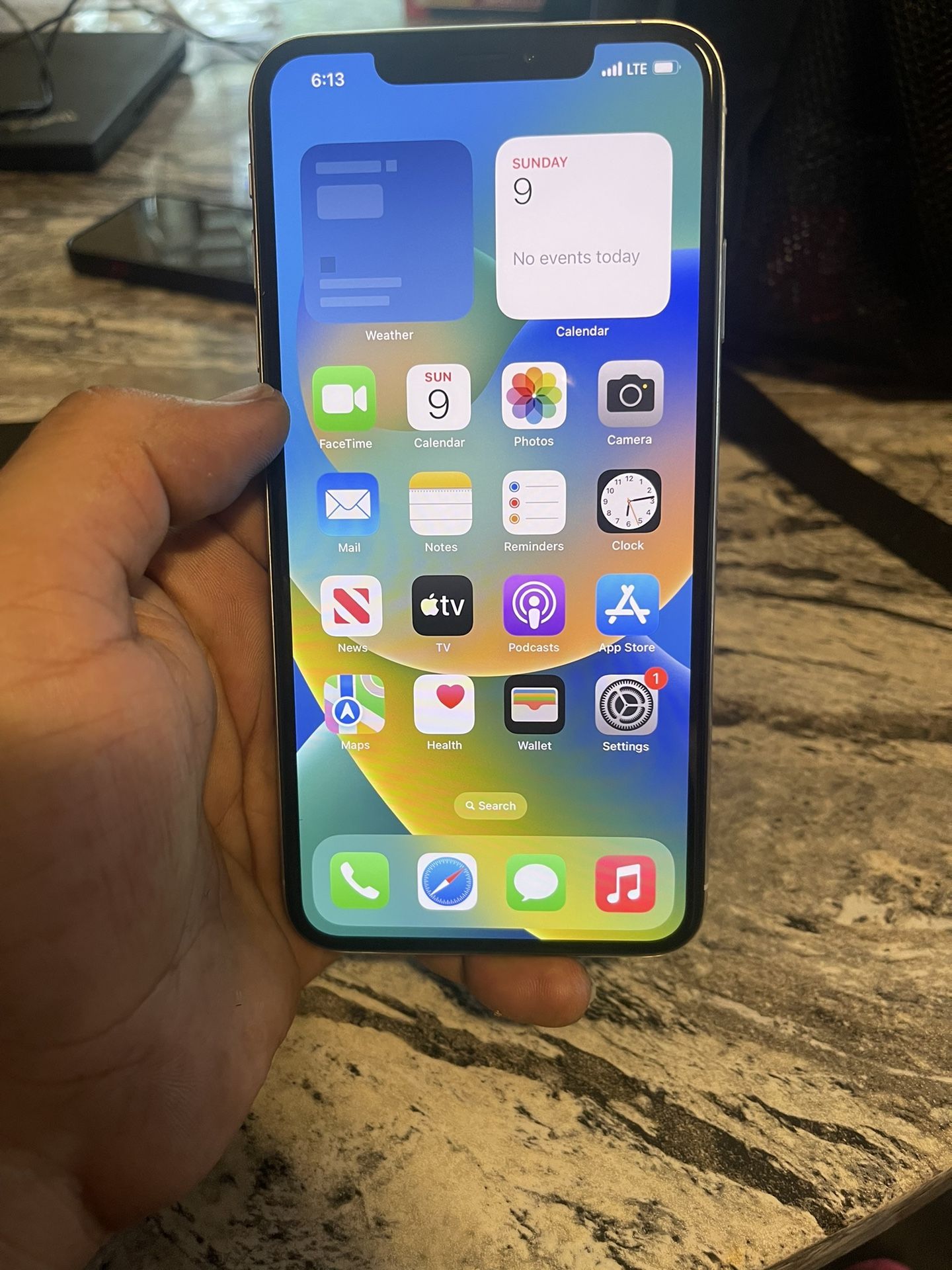 iPhone XS Max Factory Unlocked