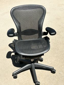 HERMAN MILLER AERON B OFFICE CHAIR 47TH AVE. AND DOBBINS IN LAVEEN
