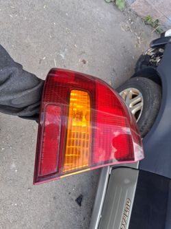 2000 THRU 2004 SUBARU LEGACY OUTBACK SEDAN DRIVER SIDE TAILLIGHT