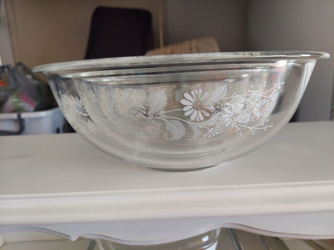 Set Of Vintage Glass Mixing Bowls