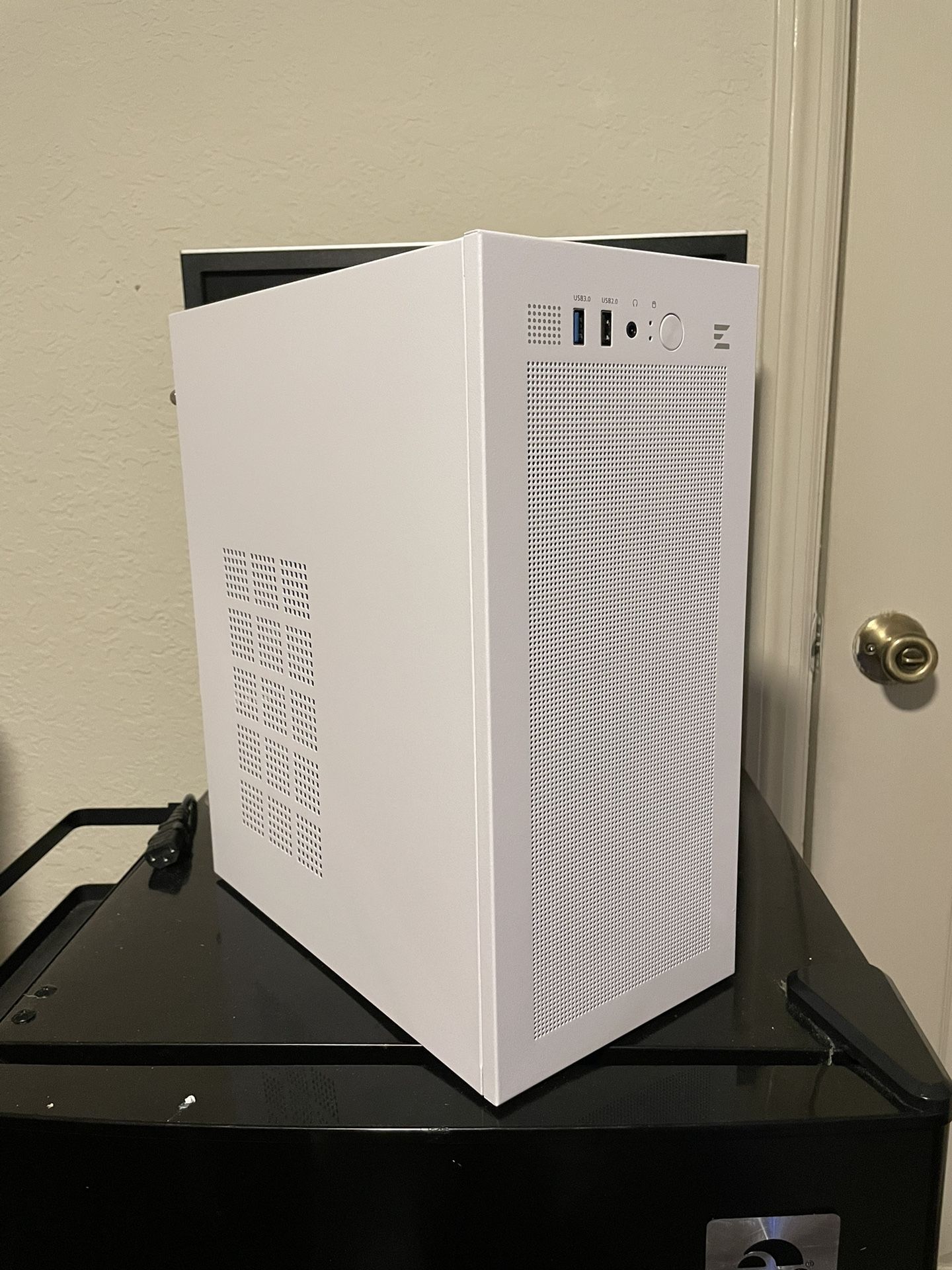 Small Gaming PC - GTX 1660 Super, Ryzen 3600, 16GB RAM, 500GB NVME