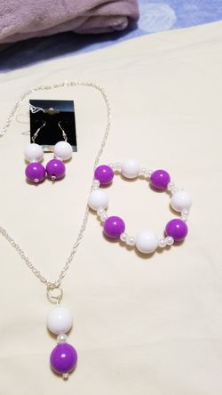 Got a feel for a 3 piece set??? Bracelet, earrings and necklace!