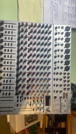 Behringer Eurorack UB2222FX-PRO Mixer