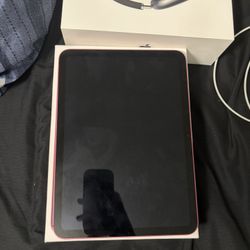 Selling a bundle of Apple devices, all in excellent condition: