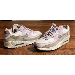 Nike Air Max 90 LTR GS
White Violet Frost Sneakers Size 5Y