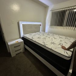 Queen Size Bed Frame With Led Lights / Mattress Included.     ✨ Cama Queen Size  Con Luz Led / Colchon Incluido  ☎️(213)7137489