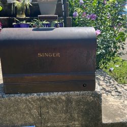 Antique Singer Sewer Machine 