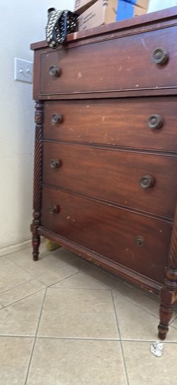 Dresser