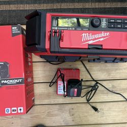 M18 Milwaukee Packout Radio (Charger And Battery)