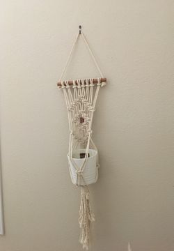 SUPER CUTE MACRAME PLANTER