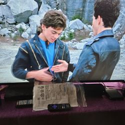 PHILIPS ROKU TV  50"  WITH REMOTE AND ALL PAPER WORK