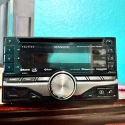 KENWOOD Excelon radio 