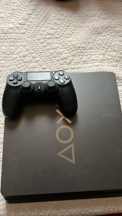 PS4 PRO Barely used in perfect condition as well as the comtroller
