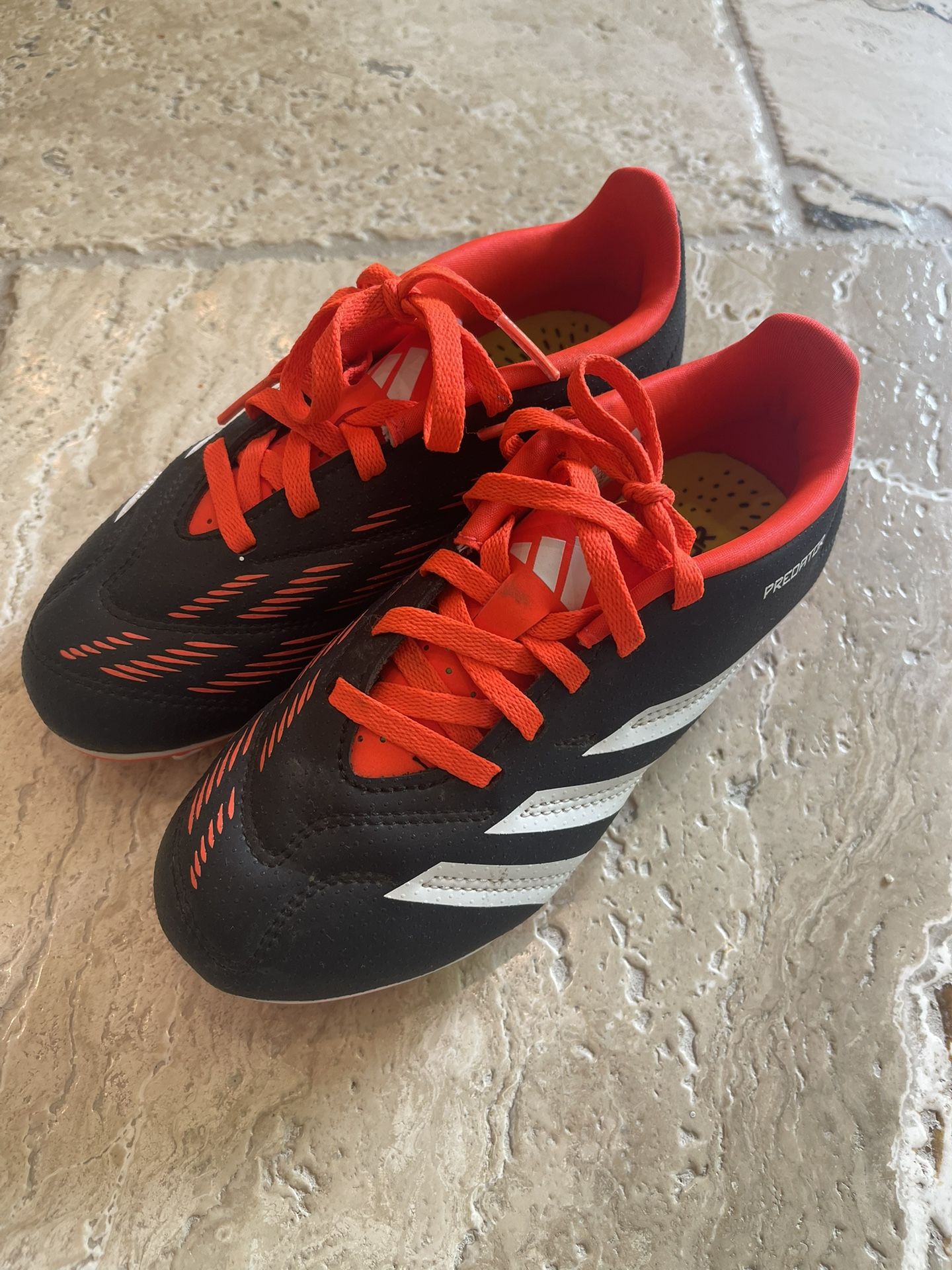 Kids adidas Predator soccer cleats - US size 1