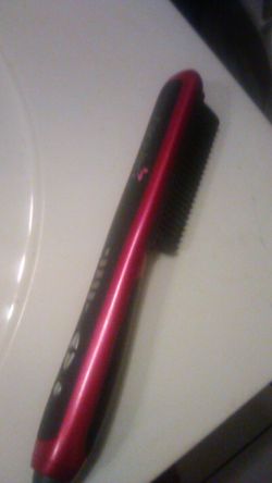 Asavea hair straightener. New out of box $20