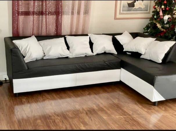 FURNITURE - NEW SECTIONAL BLACK AND WHITE BRAND NEW