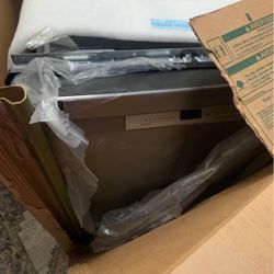 Maytag Front Control Built-In-Dishwasher 