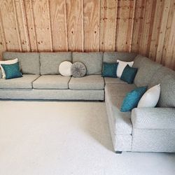 Living Spaces Sectional Couch Great Condition Super Comfy And Clean