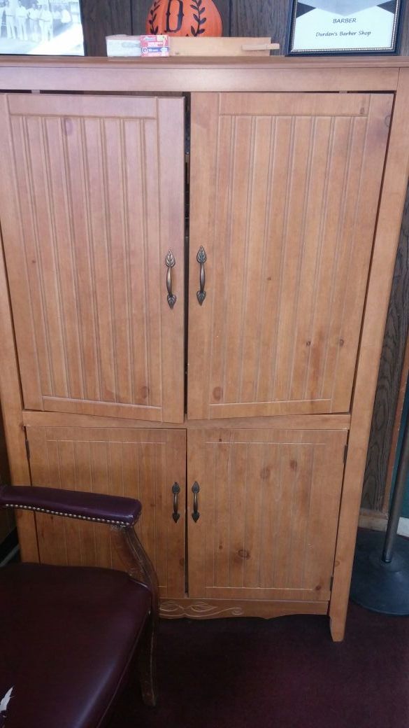 oak cabinet /entertain ctr/