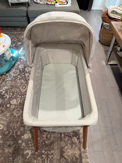Baby Bassinet with Canopy and Wood Legs