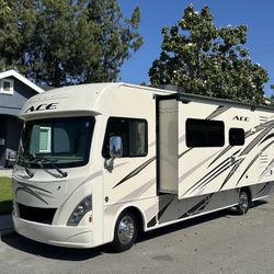2018 A.C.E  BY THOR. Super slide 19,000 miles original.
