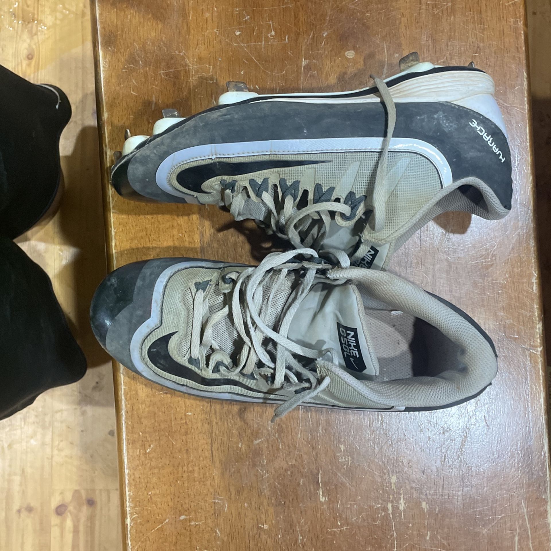 Baseball cleats