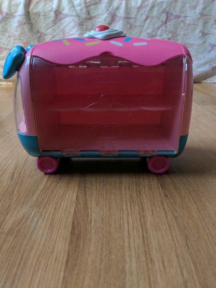 Shopkins Cutie Cars Play n Display Cupcake Van Playset Moose Toys - ToyWiz