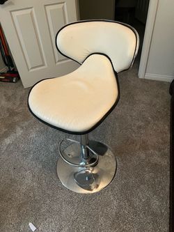 Free bar stool