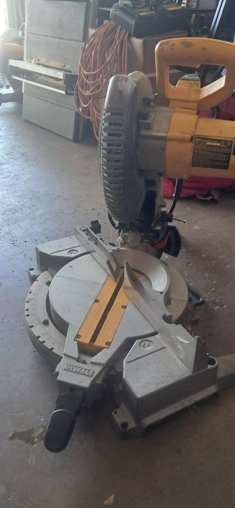 Dewalt Metir Saw