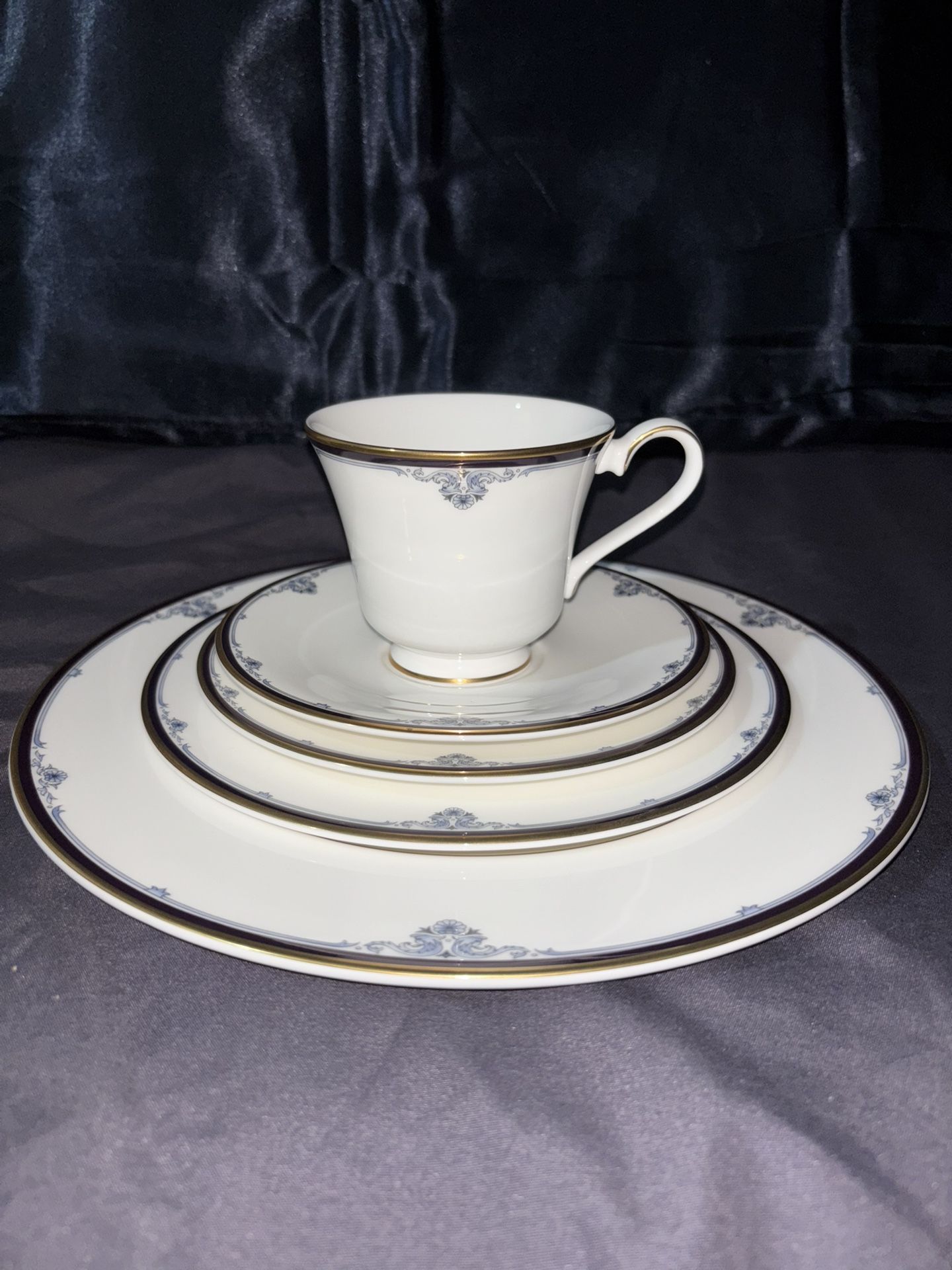 Princeton By Royal Doulton bone china - 5 piece