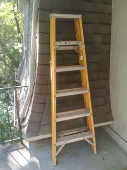 6ft Fiberglass Ladder