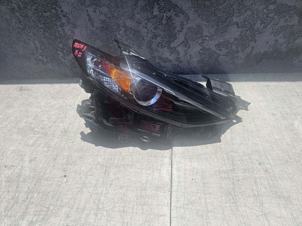 Mazda 3 Right Headlight 2019 2020 2021 2022 2023