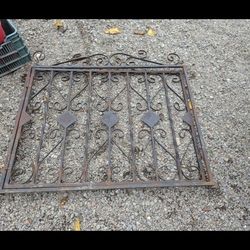 BEAUTIFUL VINTAGE  ROD IRON GATE WITH FRAME