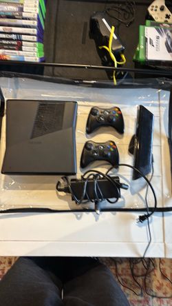 Xbox 360 S Console Bundle Kinect 2 Controllers