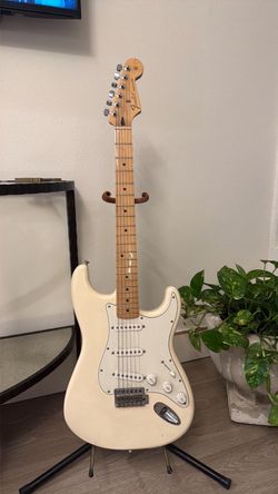 Fender Stratocaster Electric Guitar